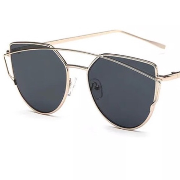 [Btq] Gold Sunglasses with Bar - Picture 2 of 6